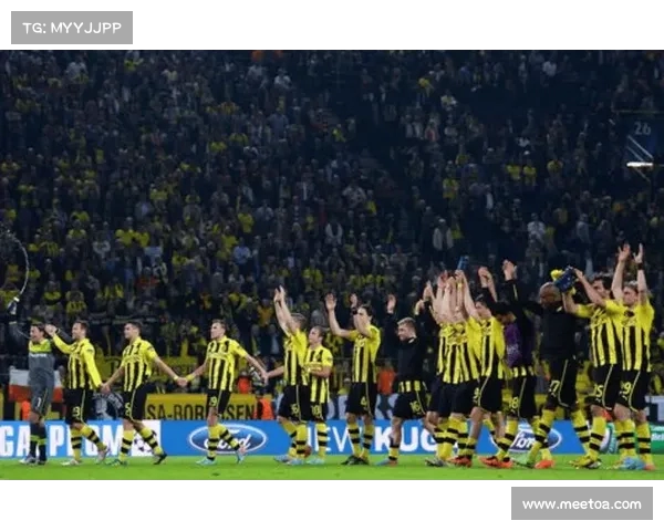 德甲赛场激情四溢 精彩瞬间回顾与经典时刻盘点